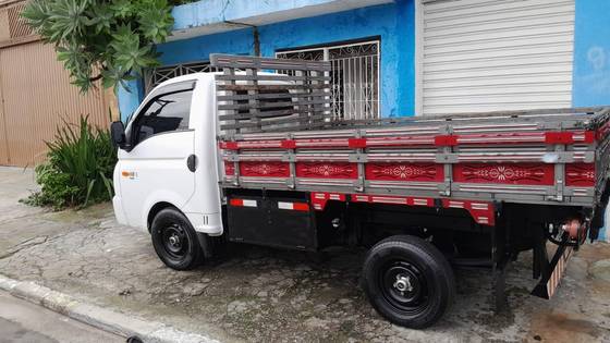 HYUNDAI HR 2.5 LONGO SEM CAÇAMBA 4X2 16V 130CV TURBO INTERCOOLER DIESEL 2P MANUAL